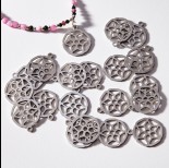 Zdjęcie - Zawieszka ze stali chirurgicznej kwiatek w kółku 15mm