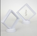 Zdjęcie - Ekspozytor z membraną ramka 3D biała z podstawką 9x9cm
