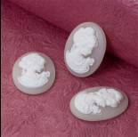 Zdjęcie - Kaboszon akrylowy kamea z damą ecru 30x22mm